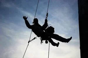 Промышленные альпинисты – профессиональные герои высотных работ