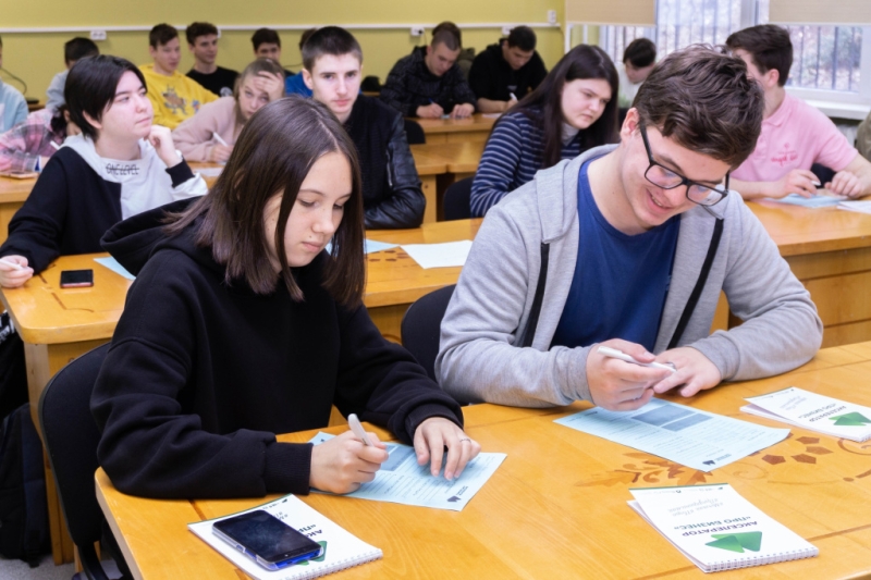 Более 500 крымских студентов участвовали в первом этапе образовательной программы