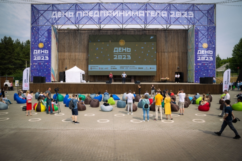 В Удмуртии форум в честь Дня предпринимателя посетило более 1 200 человек